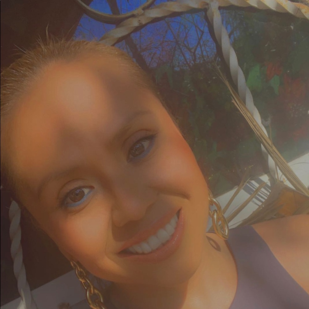 Meet your Posher, Maria